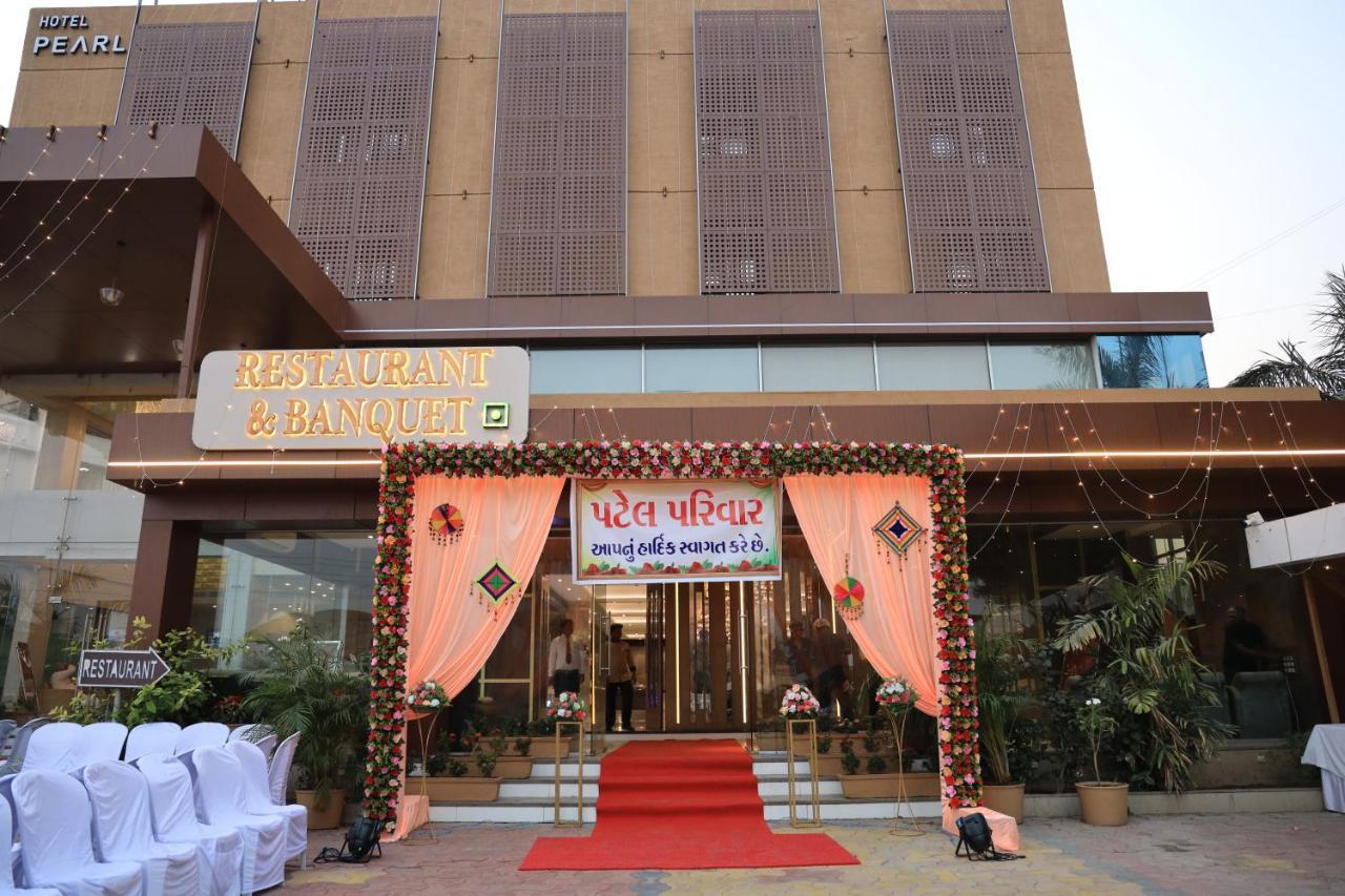 Pearl Hotel & Banquets Ahmedabad Exterior foto