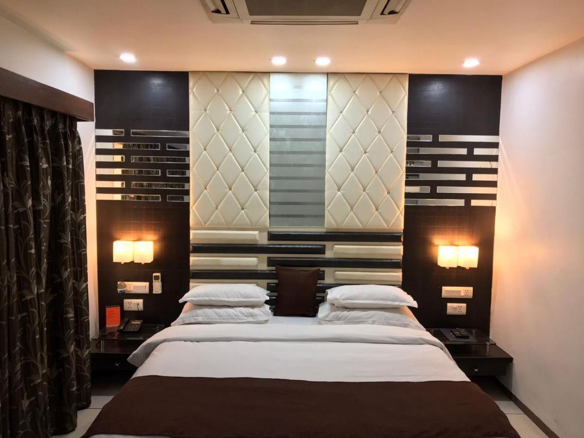 Pearl Hotel & Banquets Ahmedabad Exterior foto