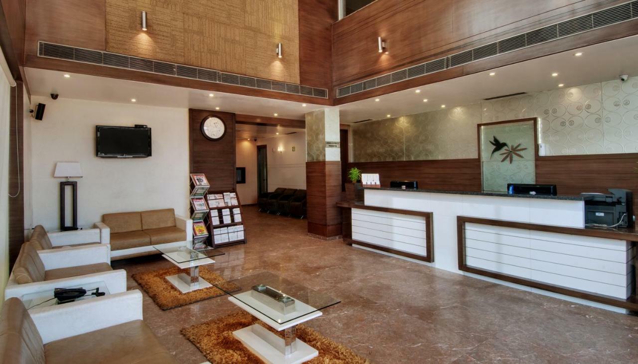 Pearl Hotel & Banquets Ahmedabad Exterior foto